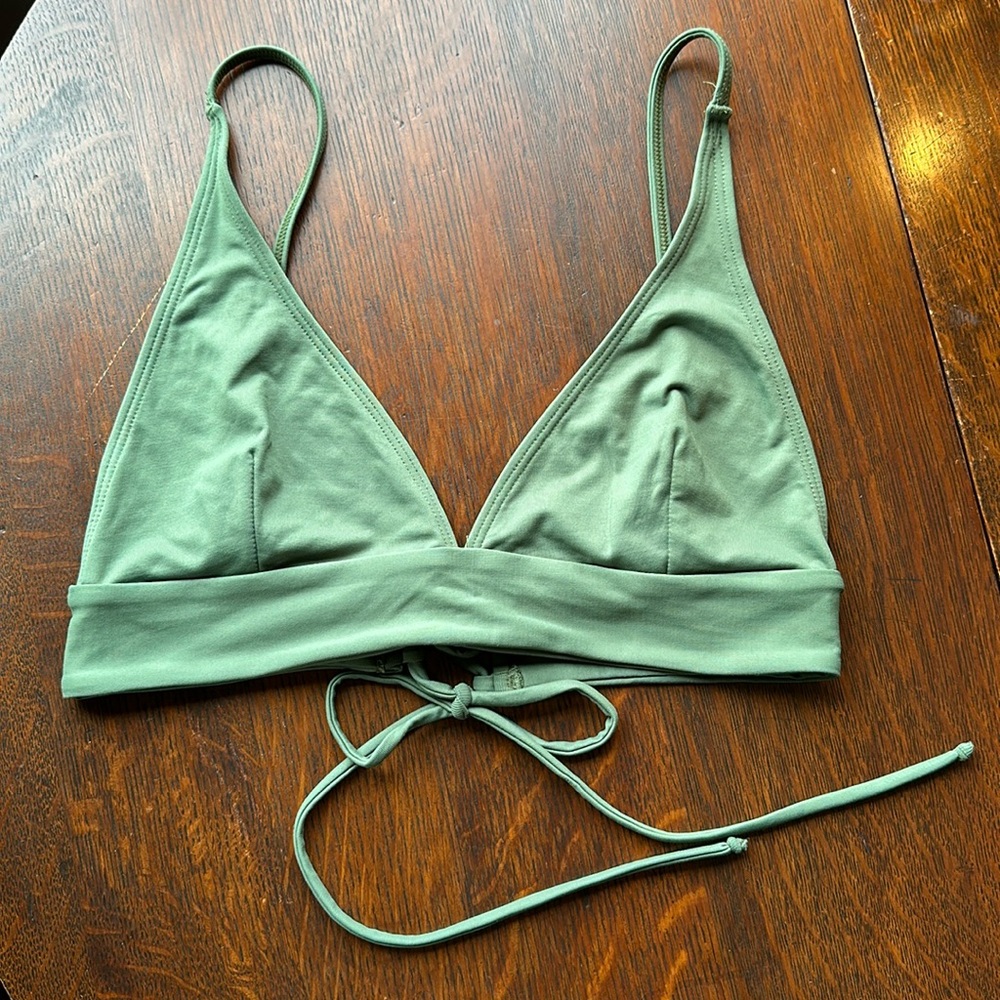 L Pakaloha GREEN bikini top w adjustable straps & cross-cross tie back.